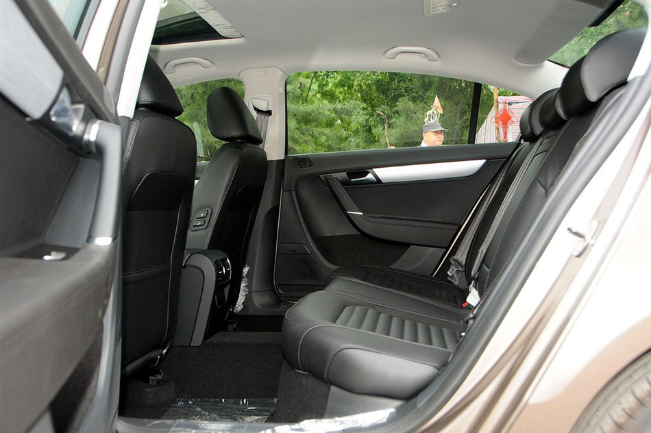 2015款 1.8TSI 领先型 座椅空间
