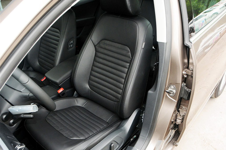 2015款 1.8TSI 领先型 座椅空间