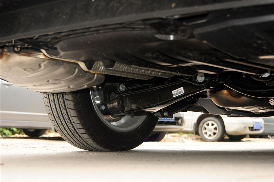 2015款 1.8TSI 领先型 引擎底盘