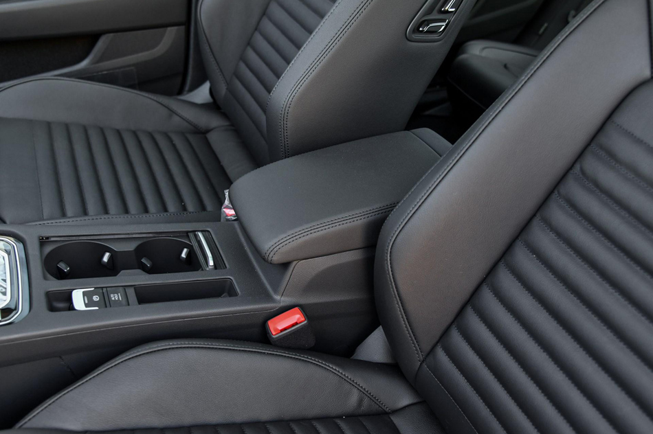 2018款 改款 380TSI DSG 豪华型 座椅空间