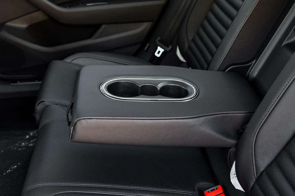 2018款 改款 380TSI DSG 豪华型 座椅空间