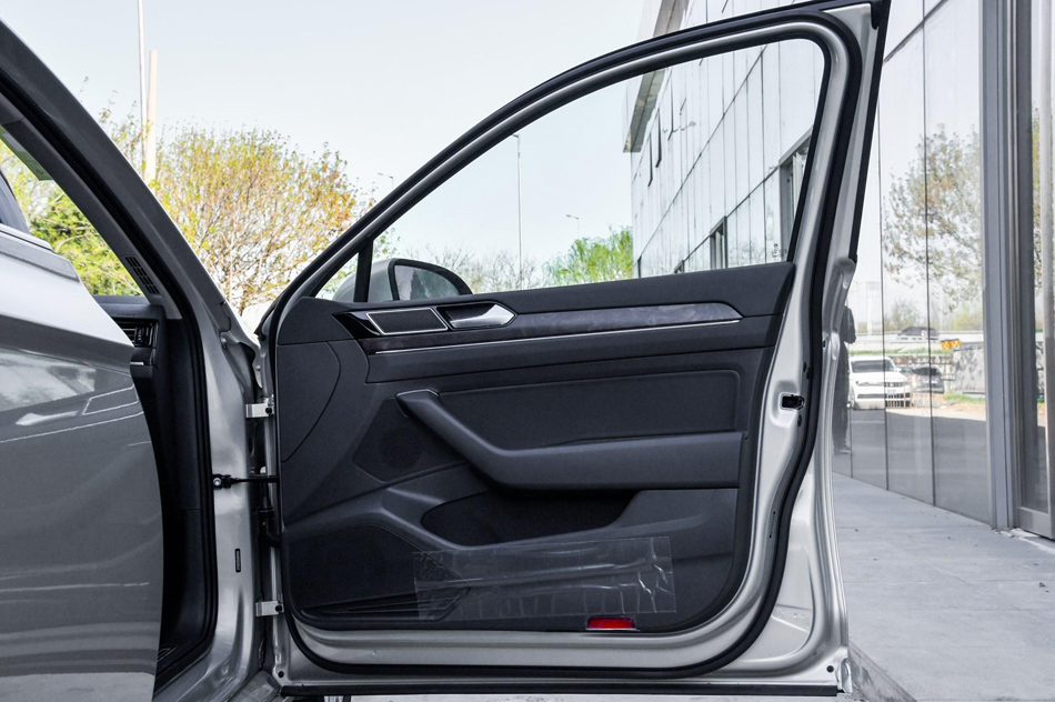 2018款 改款 380TSI DSG 豪华型 座椅空间