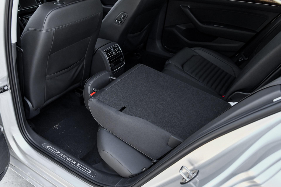 2018款 改款 380TSI DSG 豪华型 座椅空间