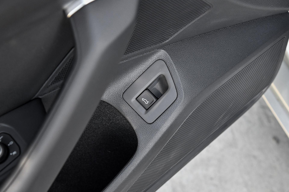 2018款 改款 380TSI DSG 豪华型 座椅空间