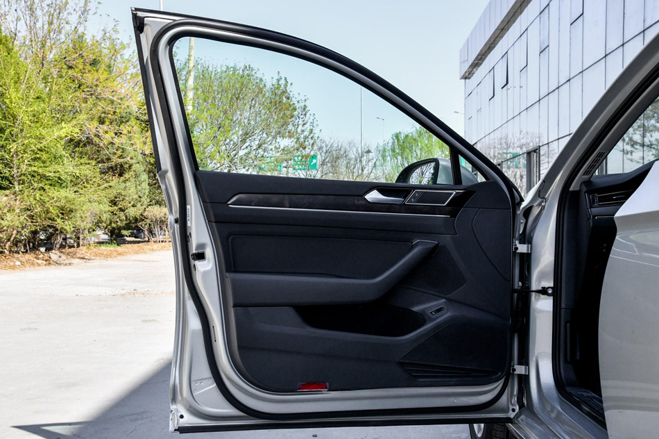 2018款 改款 380TSI DSG 豪华型 座椅空间