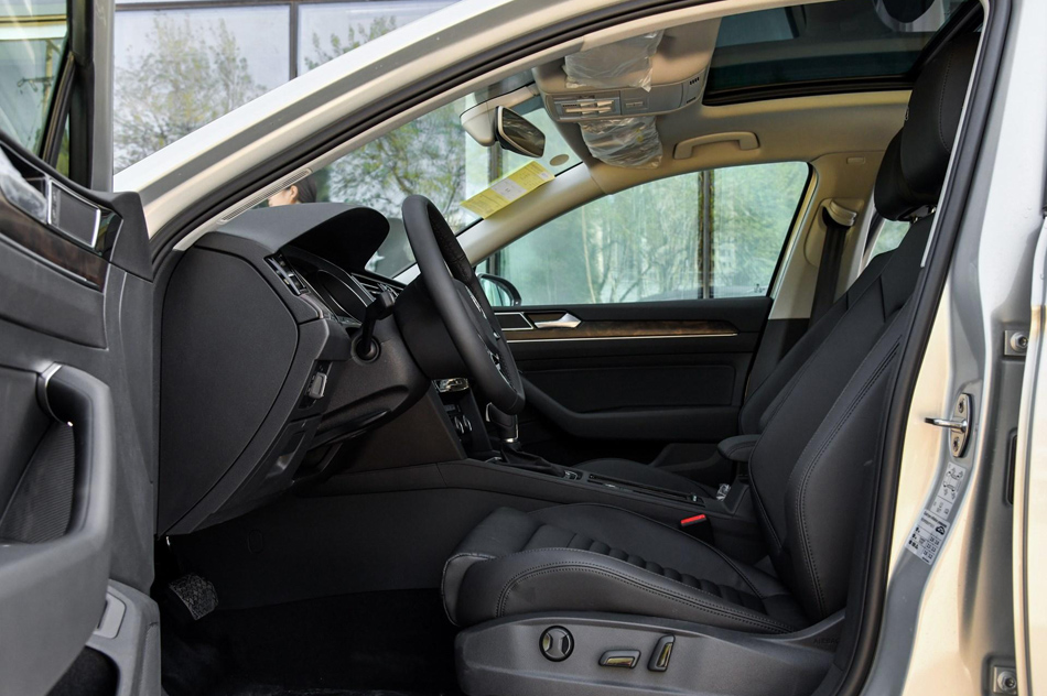 2018款 改款 380TSI DSG 豪华型 座椅空间