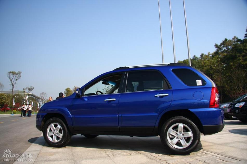 09款狮跑试驾实拍图外观