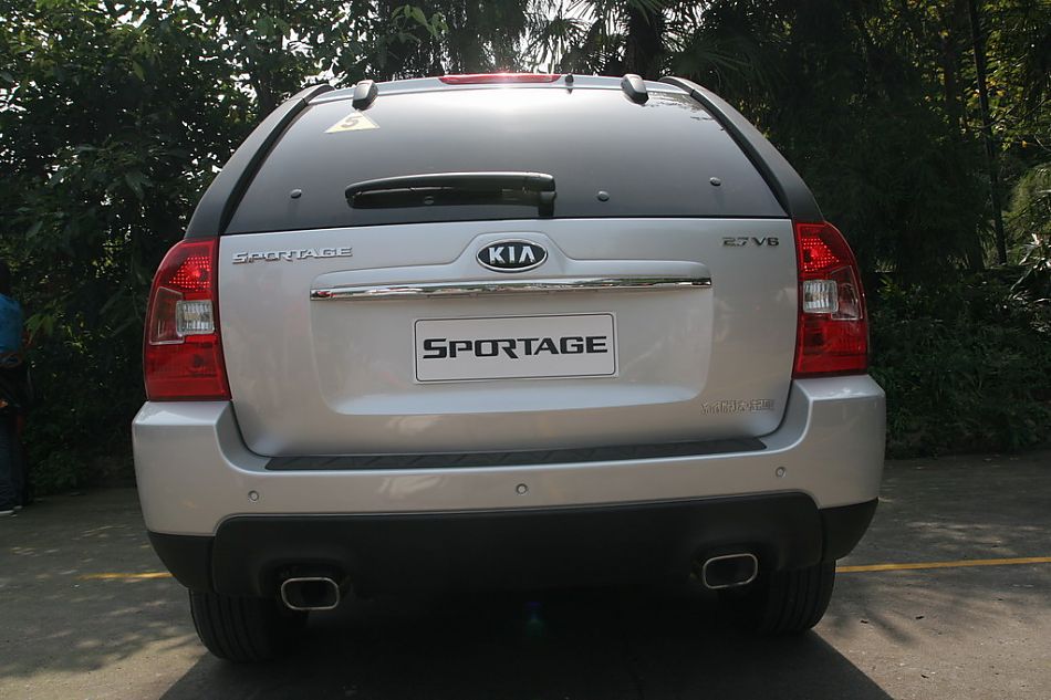 图为狮跑外观及细节