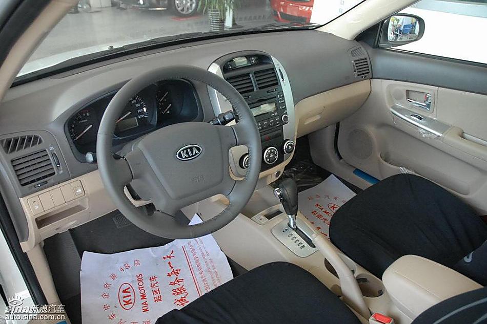 狮跑2.0L GLS2驱自动型内饰