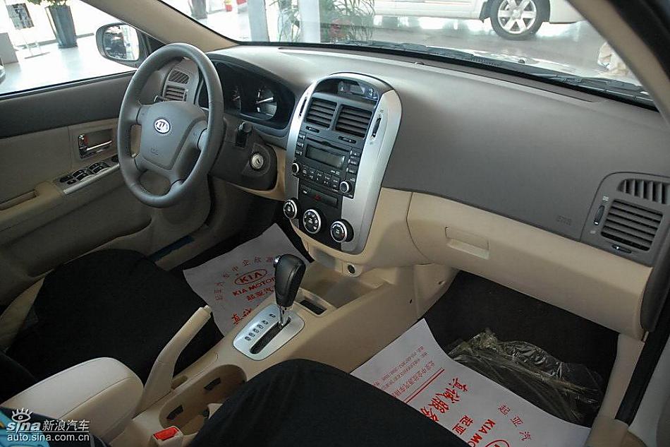 狮跑2.0L GLS2驱自动型内饰