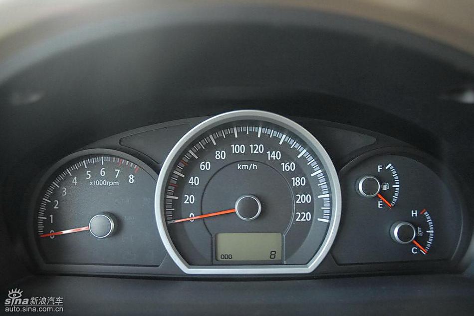 狮跑2.0L GLS2驱自动型内饰