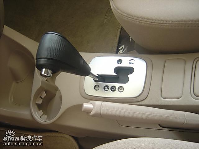 东风悦达起亚狮跑到店实拍图