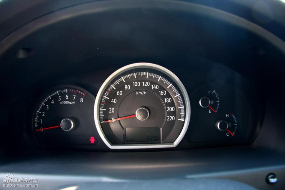 09款狮跑试驾实拍图内饰