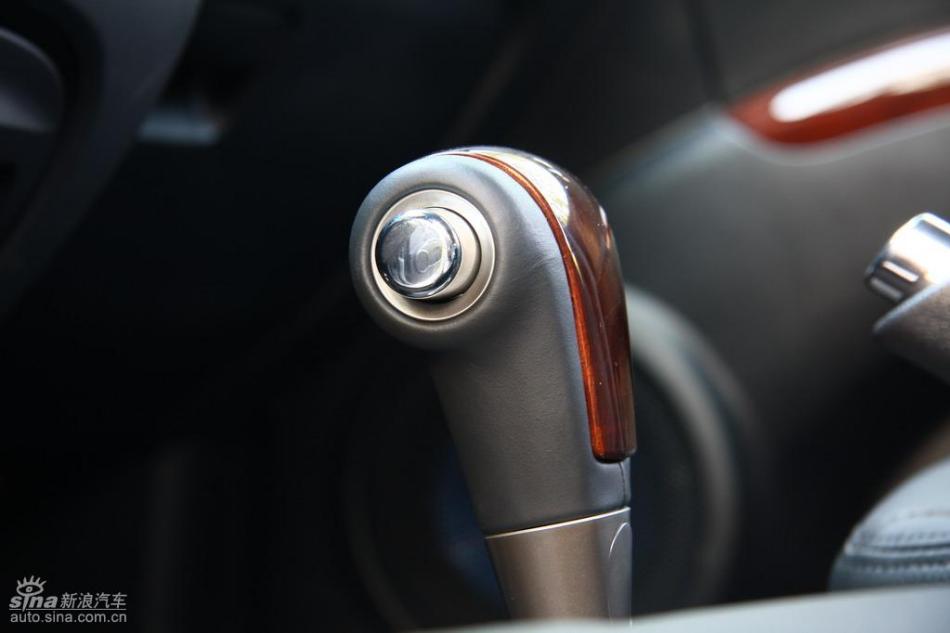 09款狮跑试驾实拍图内饰