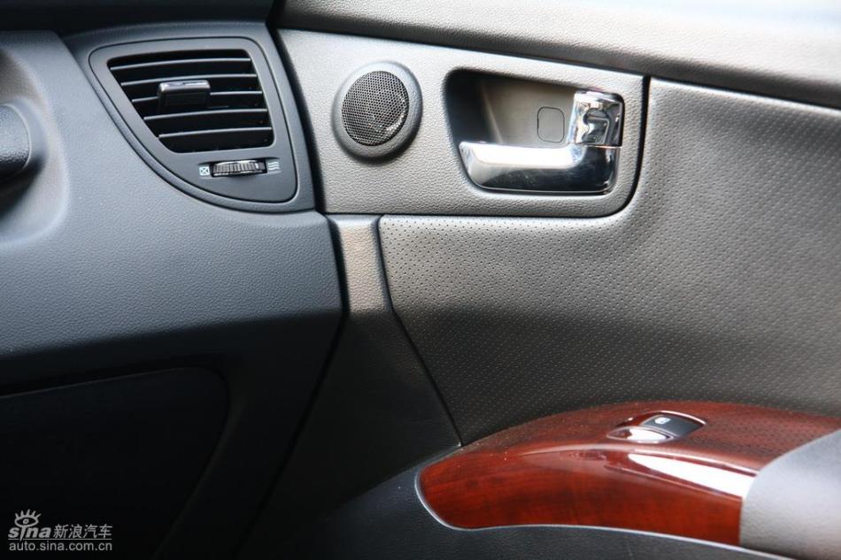 09款狮跑试驾实拍图内饰