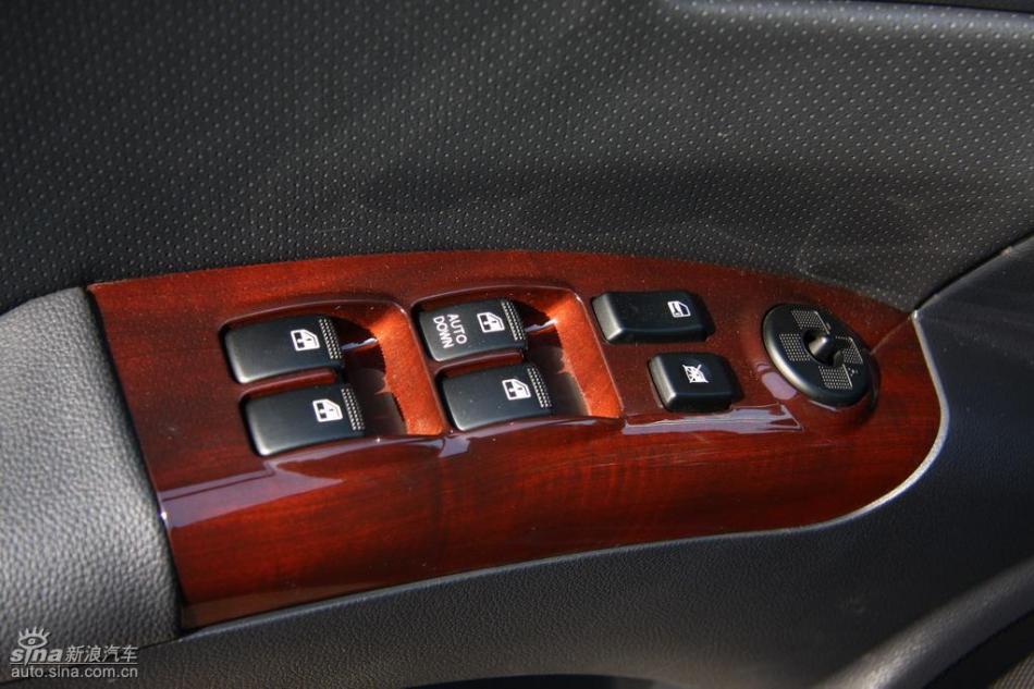 09款狮跑试驾实拍图内饰