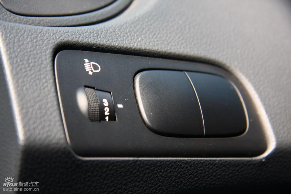 09款狮跑试驾实拍图内饰