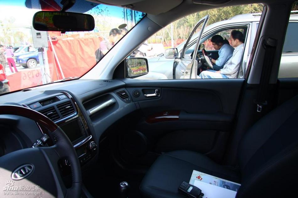 09款狮跑试驾实拍图内饰