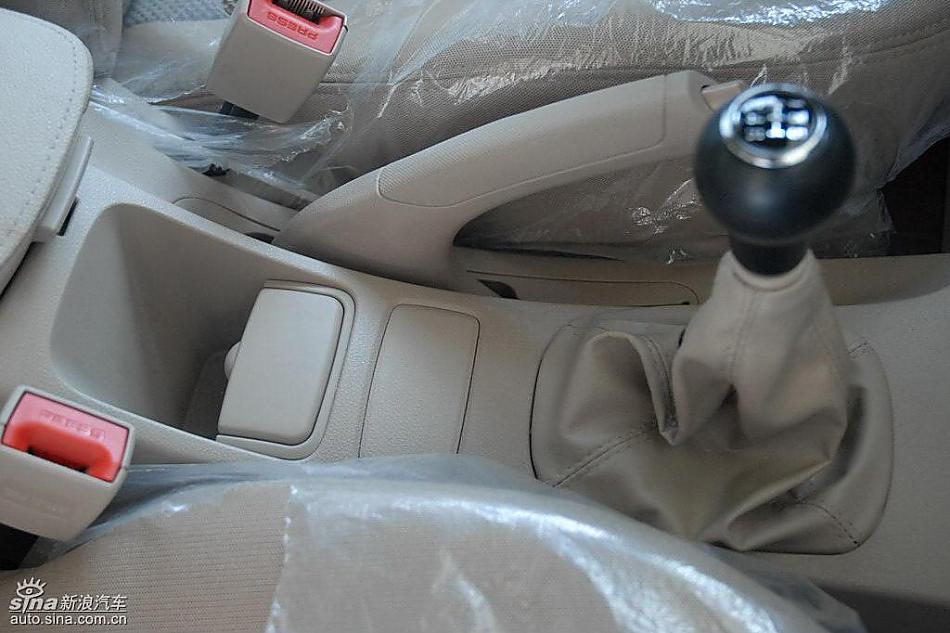 狮跑2.0L GLS2驱自动型内饰