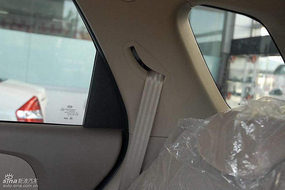 狮跑2.0L GLS2驱自动型内饰