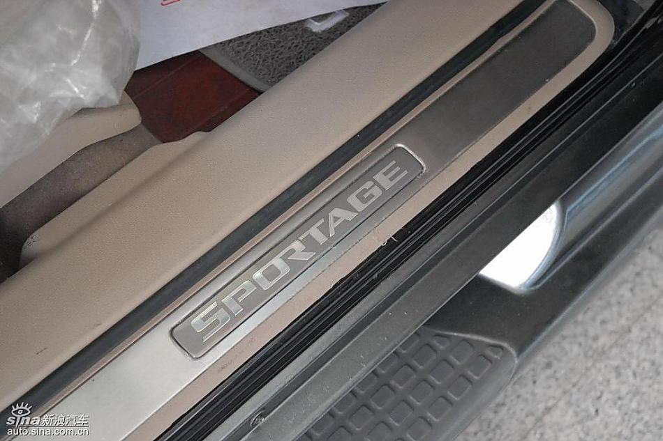 狮跑2.0L GLS2驱自动型内饰