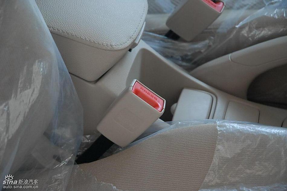 狮跑2.0L GLS2驱自动型内饰