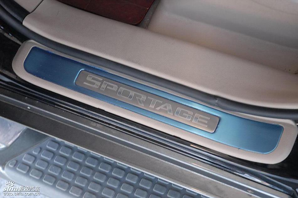 狮跑2.0L GLS2驱自动型内饰