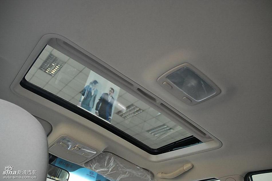 狮跑2.0L GLS2驱自动型内饰