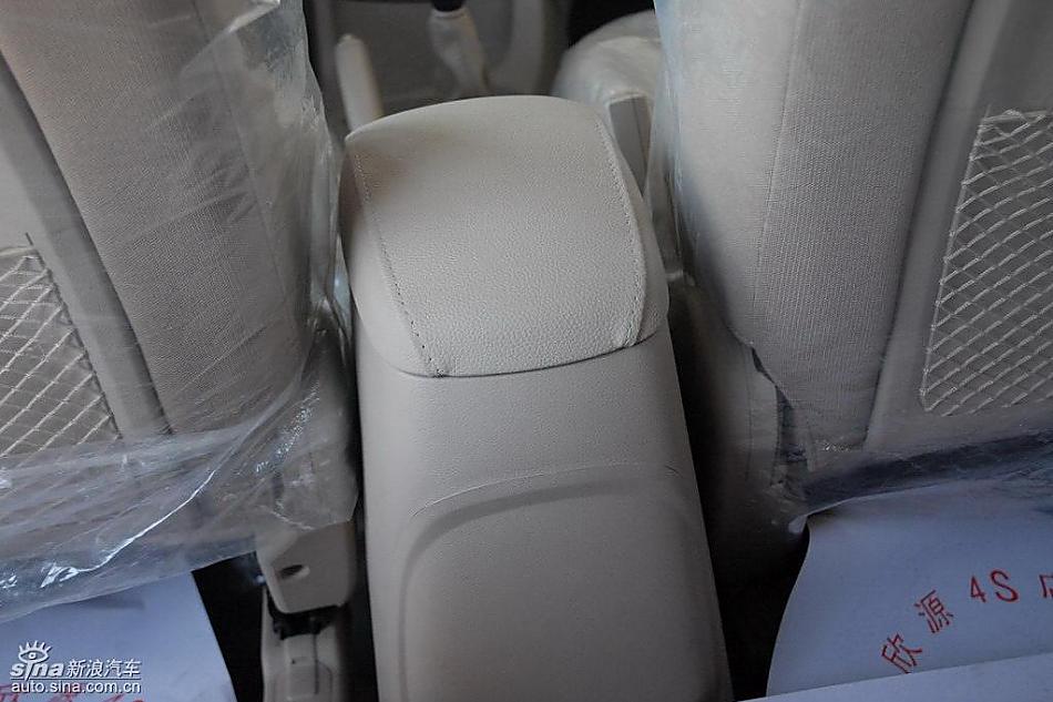 狮跑2.0L GLS2驱自动型内饰