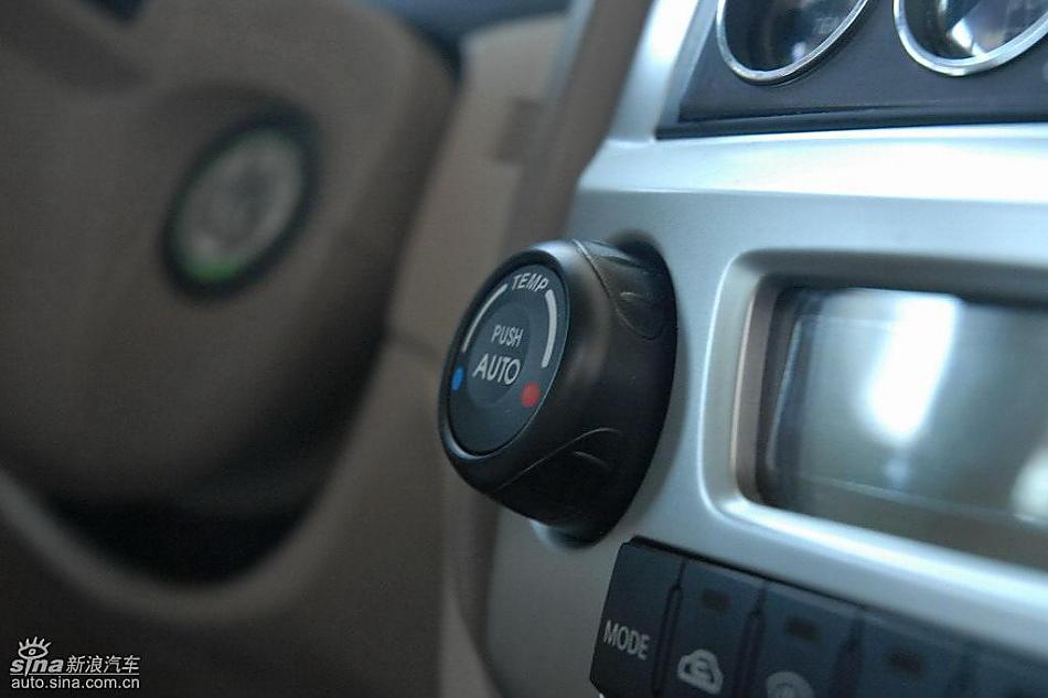 狮跑2.0L GLS2驱自动型内饰