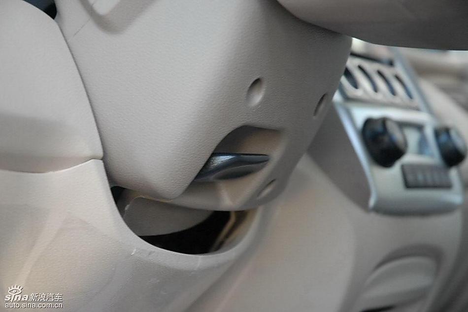 狮跑2.0L GLS2驱自动型内饰