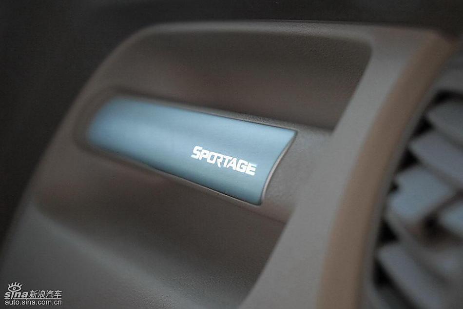 狮跑2.0L GLS2驱自动型内饰