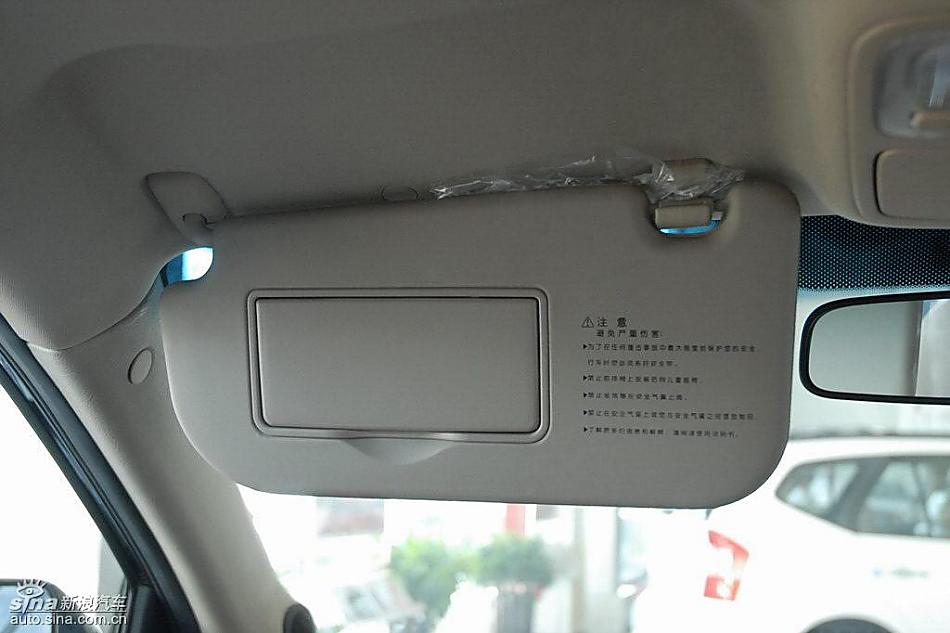 狮跑2.0L GLS2驱自动型内饰