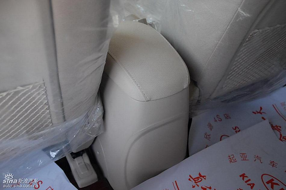 狮跑2.0L GLS2驱自动型内饰