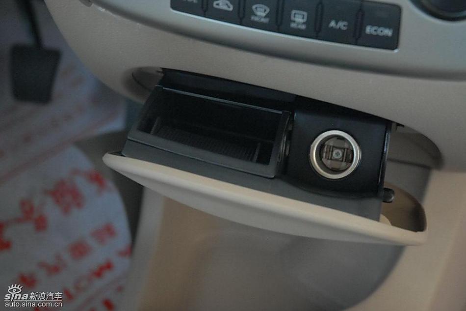 狮跑2.0L GLS2驱自动型内饰