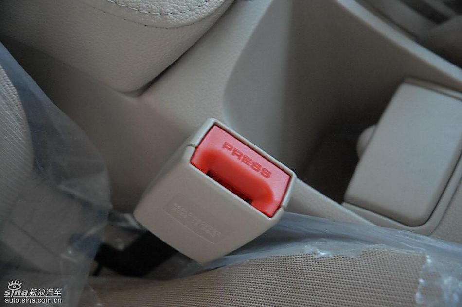 狮跑2.0L GLS2驱自动型内饰