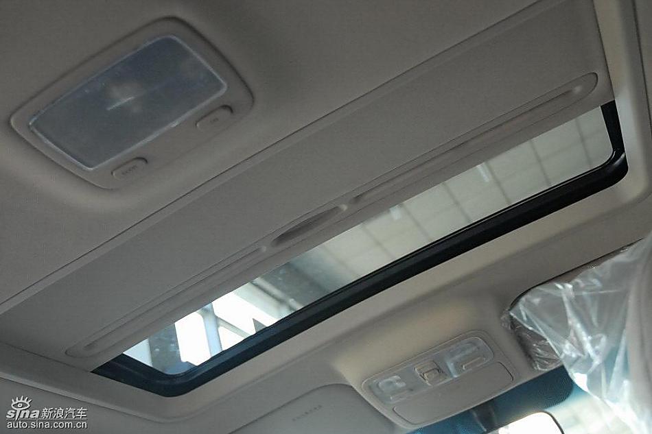 狮跑2.0L GLS2驱自动型内饰