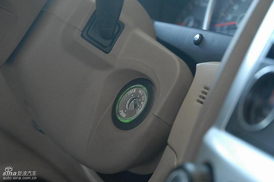 狮跑2.0L GLS2驱自动型内饰