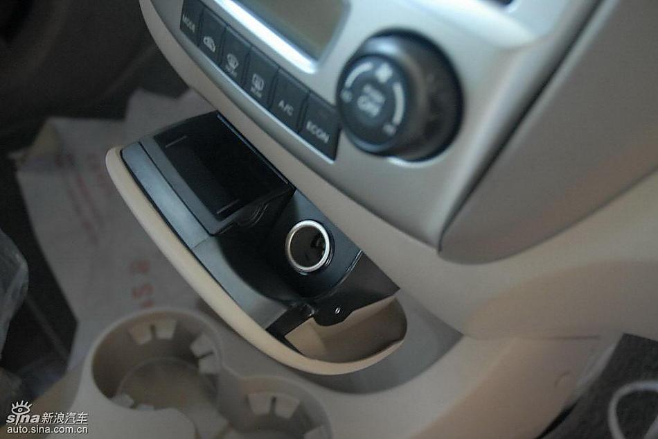 狮跑2.0L GLS2驱自动型内饰