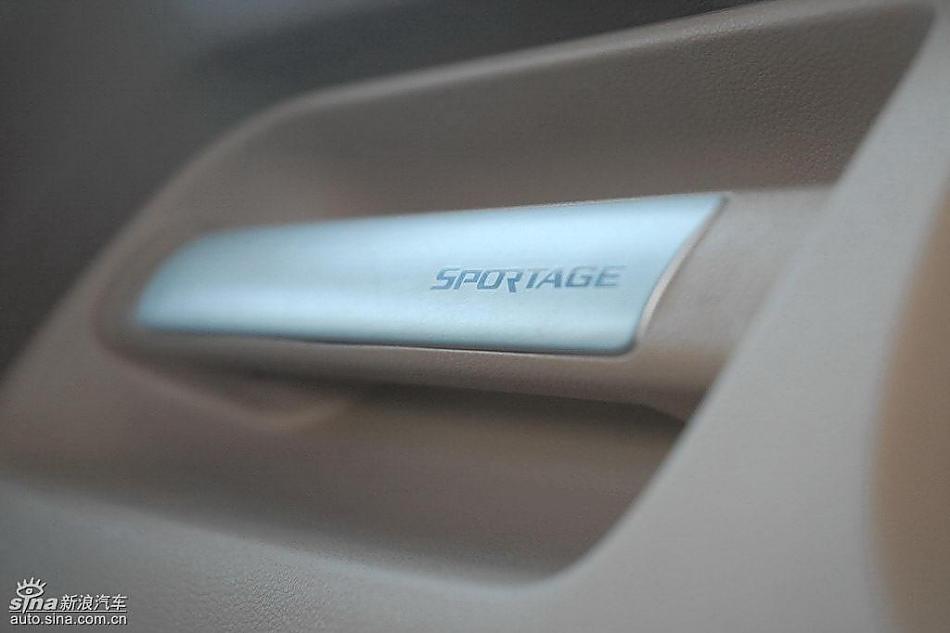 狮跑2.0L GLS2驱自动型内饰