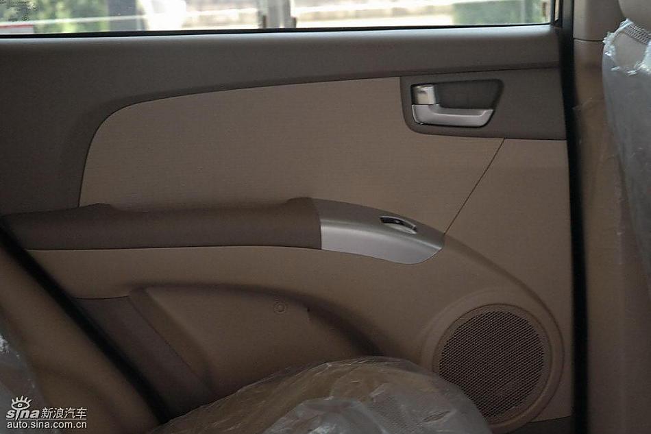 狮跑2.0L GLS2驱自动型内饰