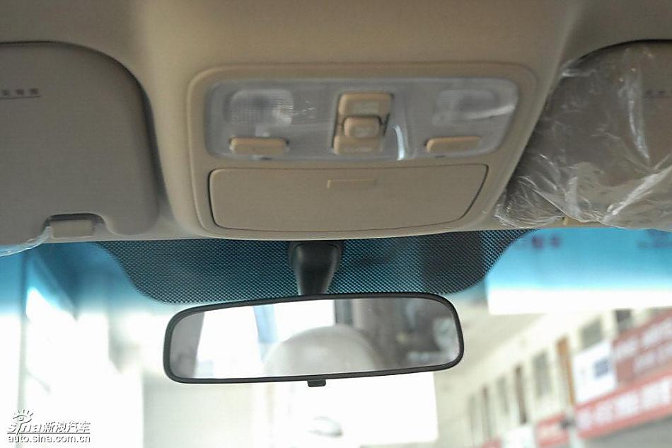 狮跑2.0L GLS2驱自动型内饰