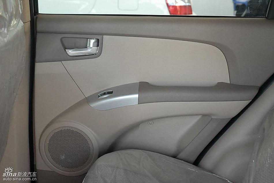 狮跑2.0L GLS2驱自动型内饰