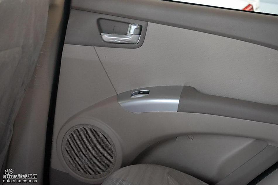 狮跑2.0L GLS2驱自动型内饰