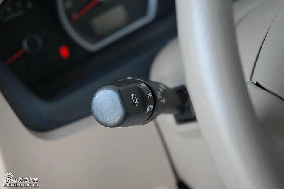 狮跑2.0L GLS2驱自动型内饰