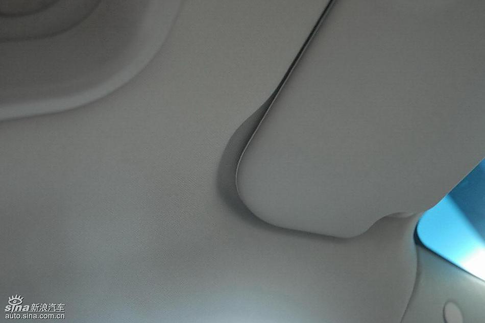 狮跑2.0L GLS2驱自动型内饰