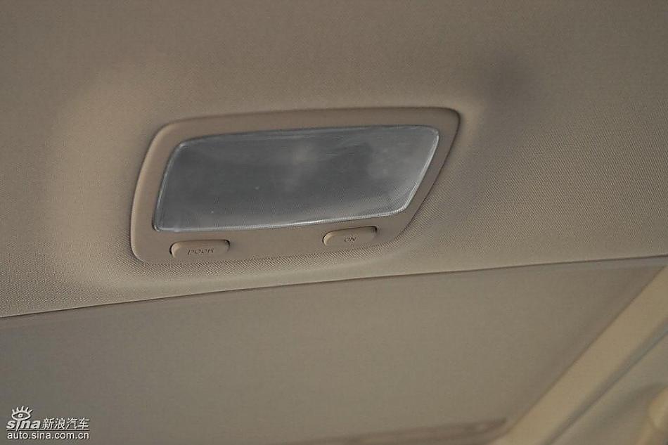 狮跑2.0L GLS2驱自动型内饰