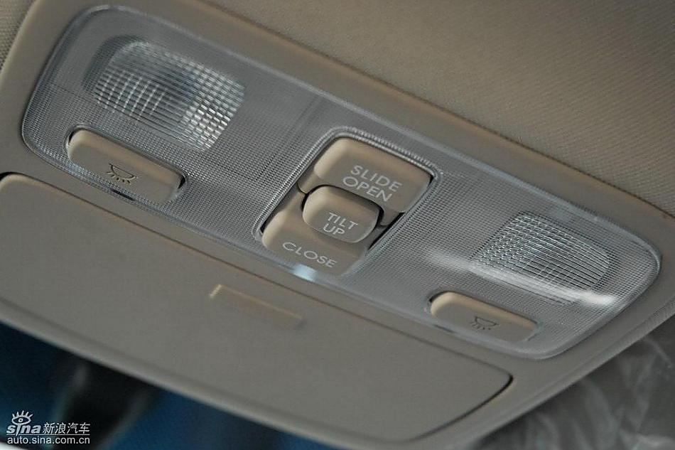 狮跑2.0L GLS2驱自动型内饰