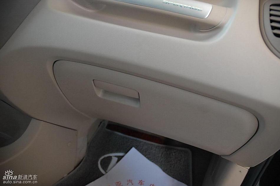狮跑2.0L GLS2驱自动型内饰