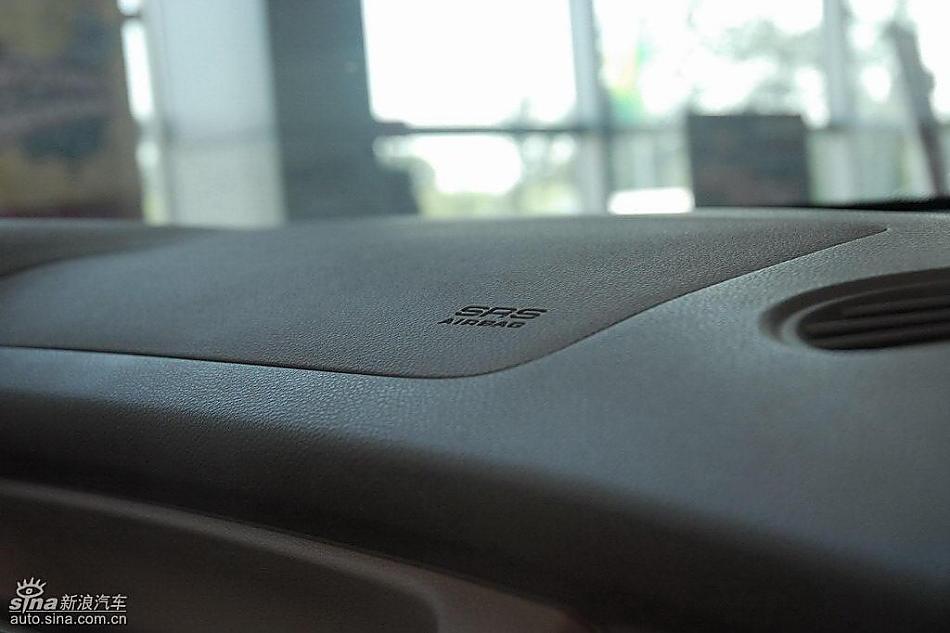 狮跑2.0L GLS2驱自动型内饰